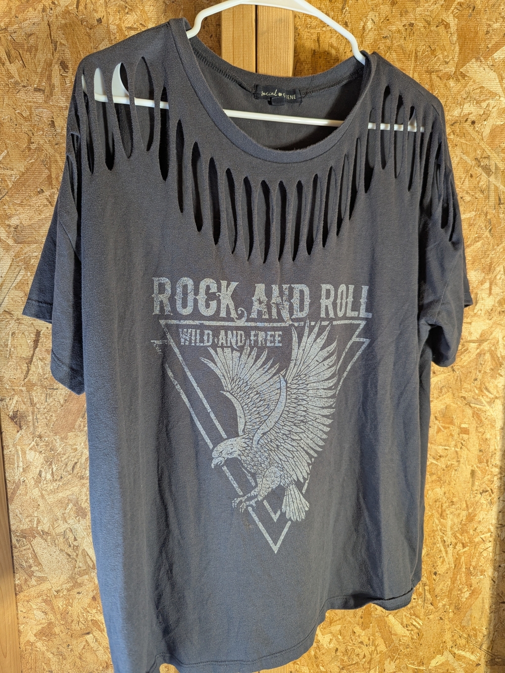 Social Scene Gray Rock & Roll Cut-Out Men’s Tee